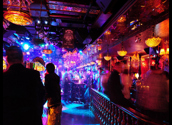 炫麗多彩的上海V88酒吧設計案例賞析